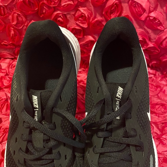 WOMEN'S NIKE REVOLUTION 5 RUNNING SHOES - Picture 5 of 8
